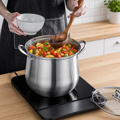 Légumes mijotés dans la grande marmite inox sur induction