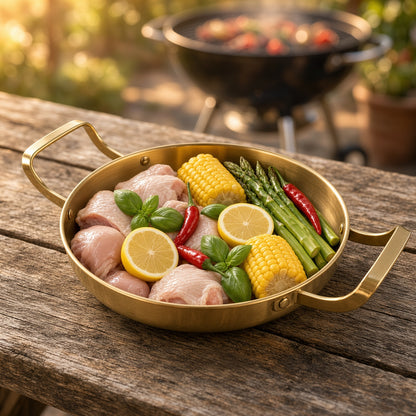 Plaque BBQ inox dorée avec poulet, maïs et asperges