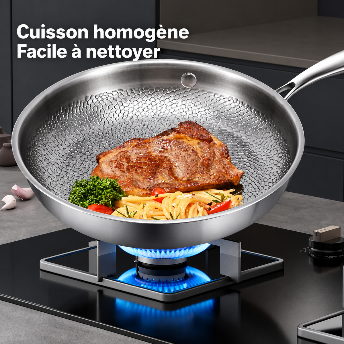 Steak et pâtes dans la poêle titane inox sur feu à gaz